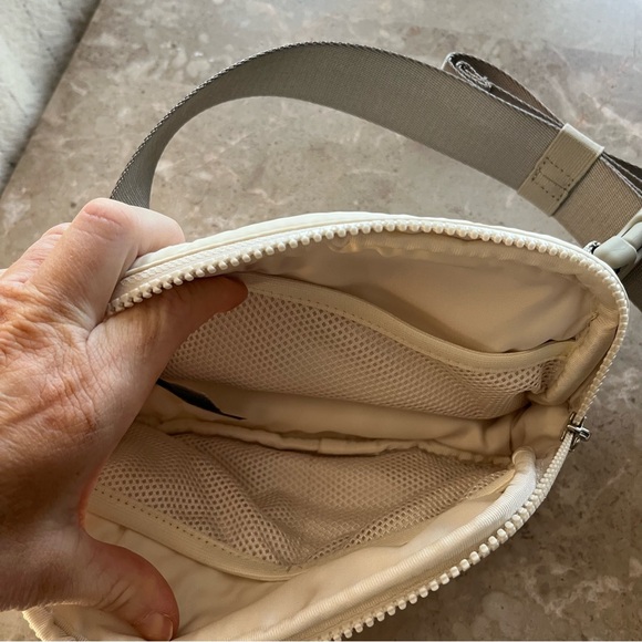 Lululemon Quilted Beige Crossbody Bag 1L - Picture 3 of 6
